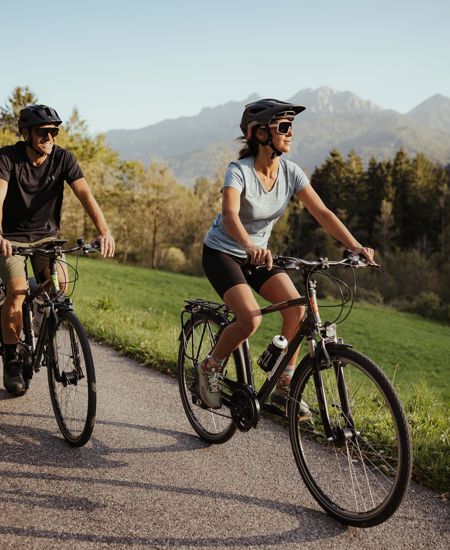 A man and a woman on a bike tour