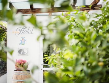 Der Eingang unseres Hotels