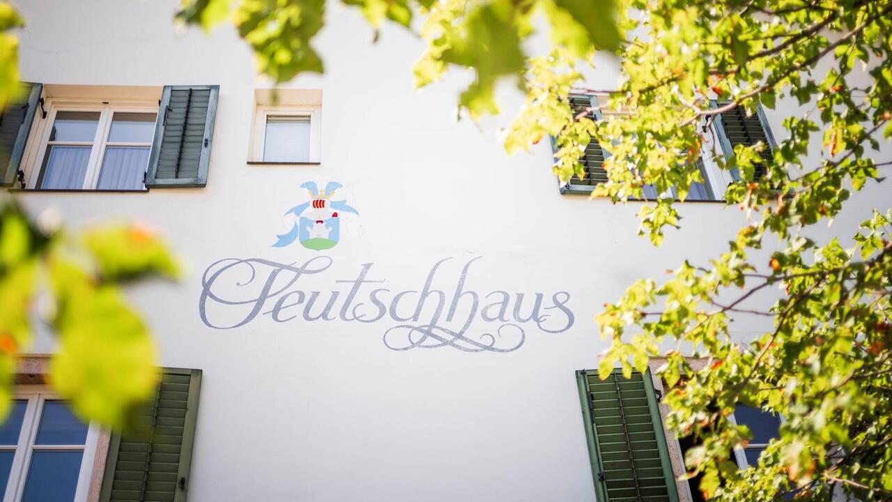 The facade of Hotel Teutschhaus