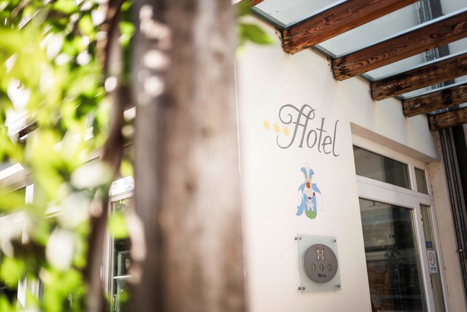 The entrance of Hotel Teutschhaus