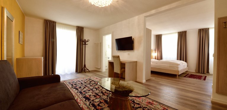 © 2025 Hotel Teutschhaus
