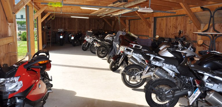 Motorradgarage